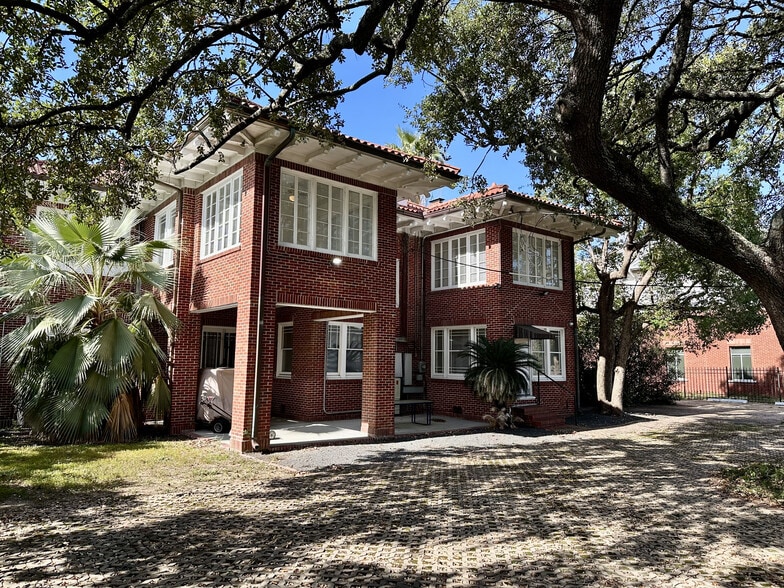 4515 Yoakum Blvd, Houston, TX à vendre - Photo du bâtiment - Image 2 de 10