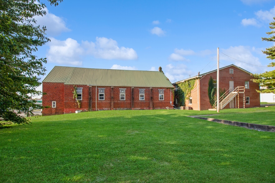 220 S Main St, Brownstown, IN à vendre - Photo du bâtiment - Image 3 de 14