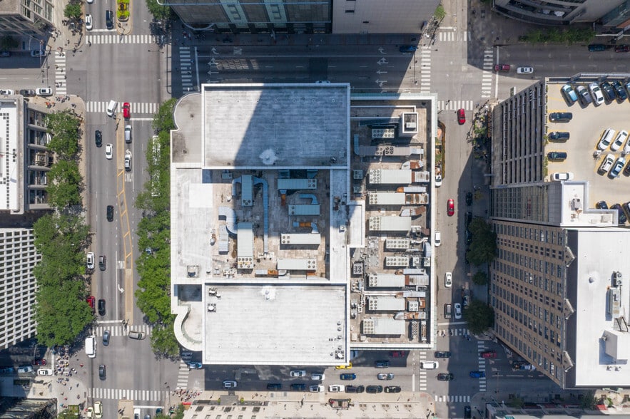 600 N Michigan Ave, Chicago, IL à louer - Aérien - Image 2 de 6