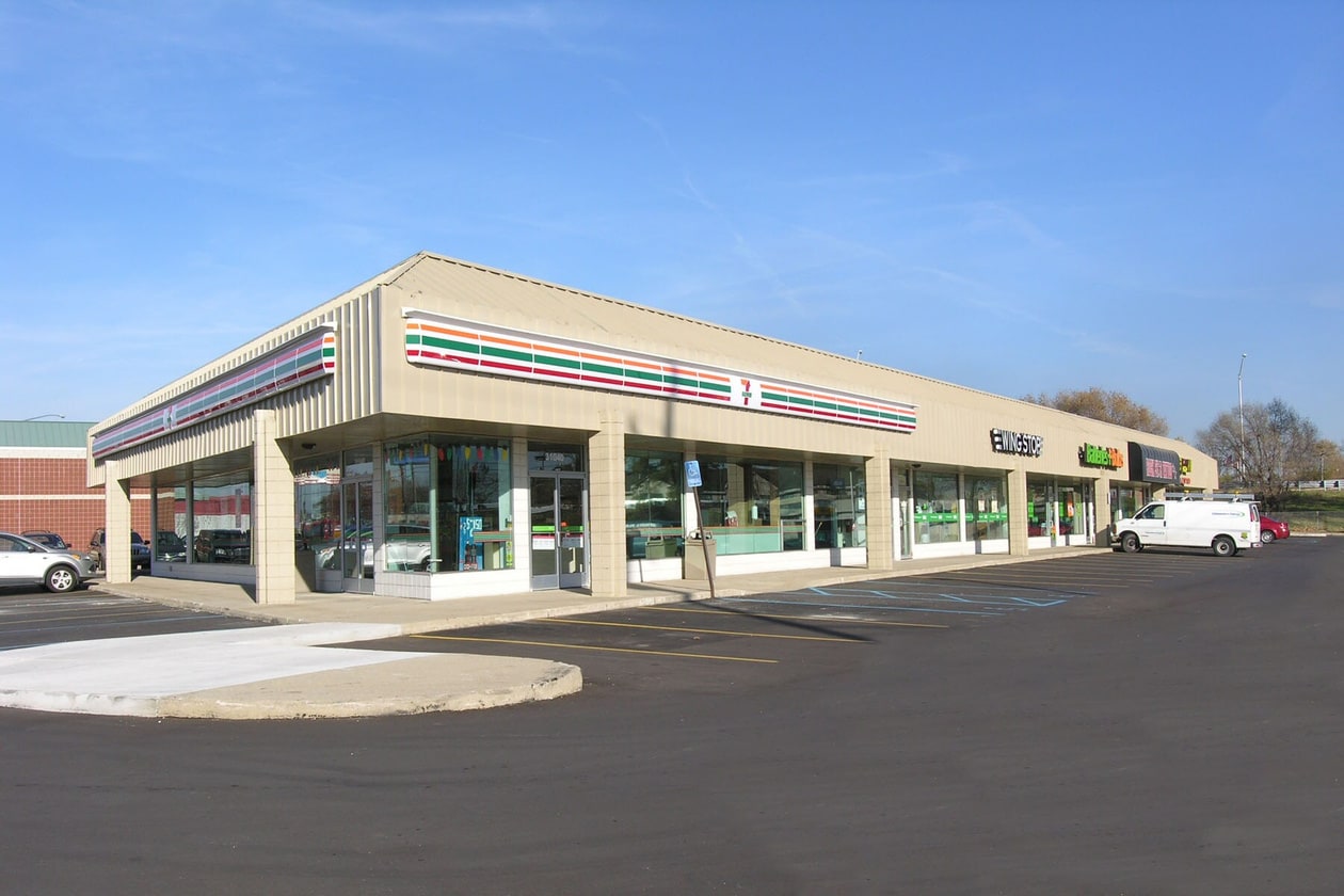 31040-31070 Gratiot Ave, Roseville, MI for lease Primary Photo- Image 1 of 3