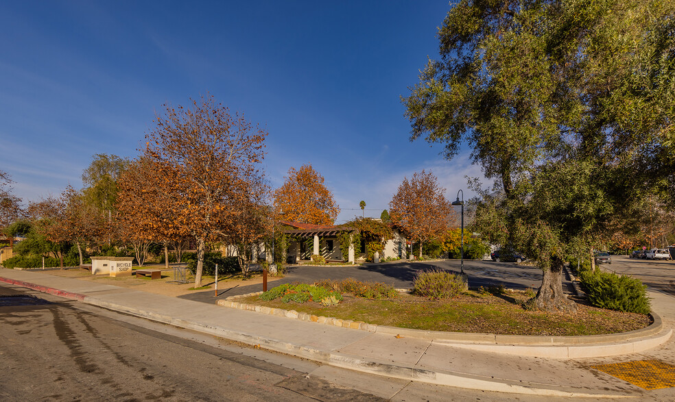 110 W Ojai Ave, Ojai, CA à vendre - Photo du bâtiment - Image 2 de 15