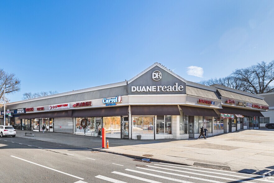 24946 Horace Harding Expy, Douglaston, NY à vendre - Photo principale - Image 1 de 4