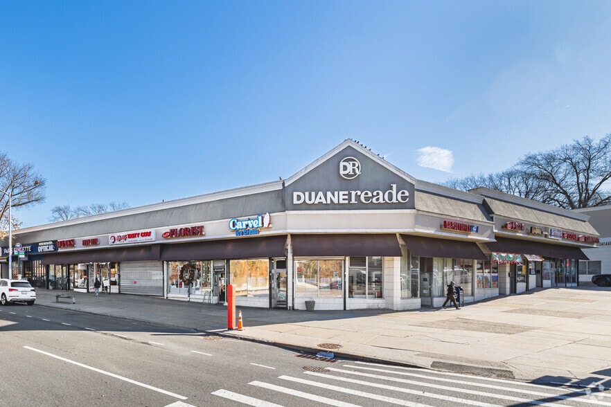 24946 Horace Harding Expy, Douglaston, NY for sale - Primary Photo - Image 1 of 4