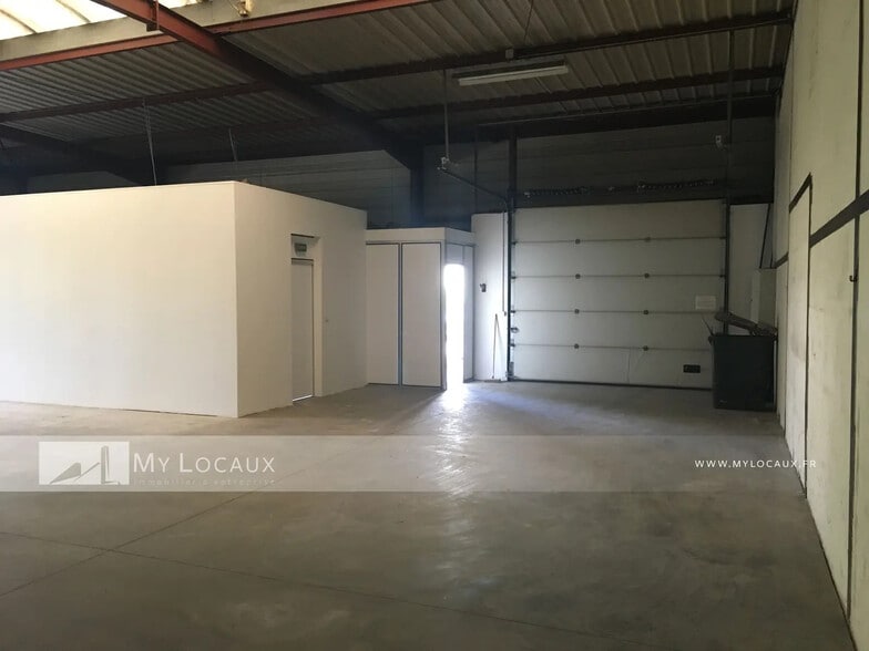 Flex in Le Blanc-Mesnil for lease - Interior Photo - Image 2 of 7