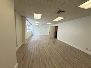 307 Lewers St, Honolulu, HI for lease Interior Photo- Image 2 of 8