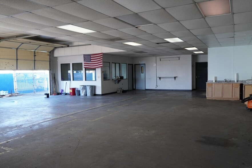 1584 Silica Ave, Sacramento, CA for lease - Building Photo - Image 3 of 9