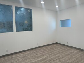 7010-7012 Reseda Blvd, Reseda, CA for lease Interior Photo- Image 2 of 7