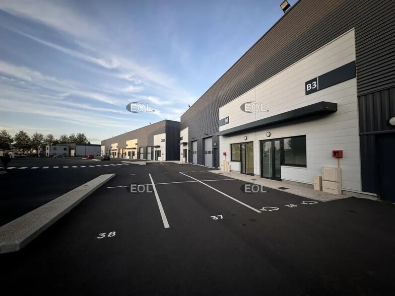 Flex in Savigny-le-Temple for lease - Building Photo - Image 1 of 7