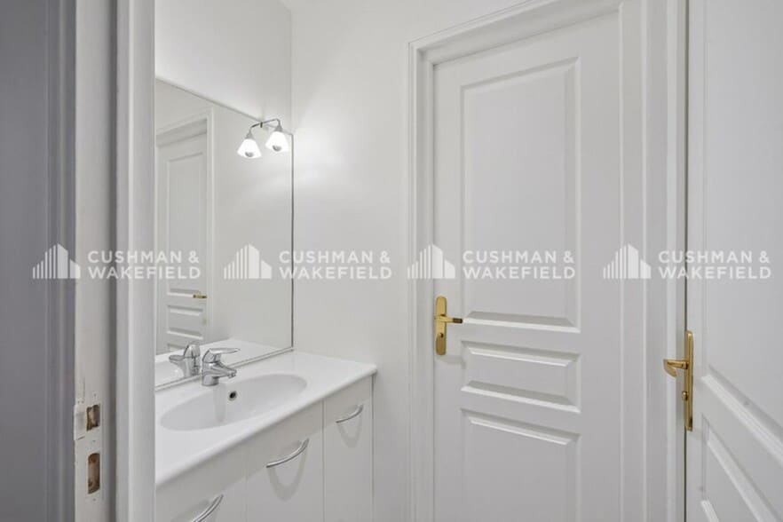 16 Rue Dupont Des Loges, Paris for lease - Interior Photo - Image 3 of 17