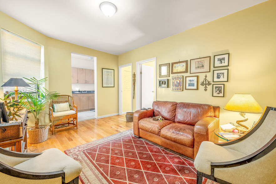 3414 33rd St, Astoria, NY for sale - Interior Photo - Image 3 of 23