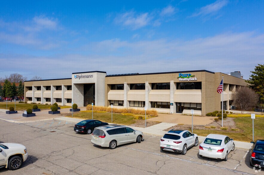1500 W Big Beaver Rd, Troy, MI à louer - Photo du bâtiment - Image 1 de 5