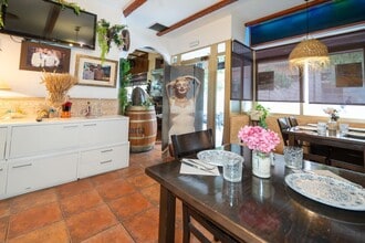 Retail in València, Valencia for lease Interior Photo- Image 1 of 17