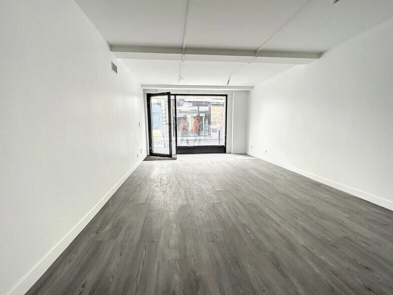 Commerce de détail dans Paris à louer - Photo du bâtiment - Image 2 de 3