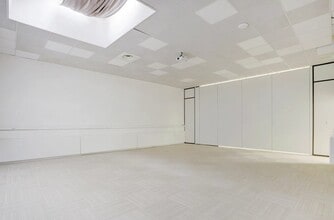82 Quai De La Loire, Paris for lease Interior Photo- Image 2 of 3