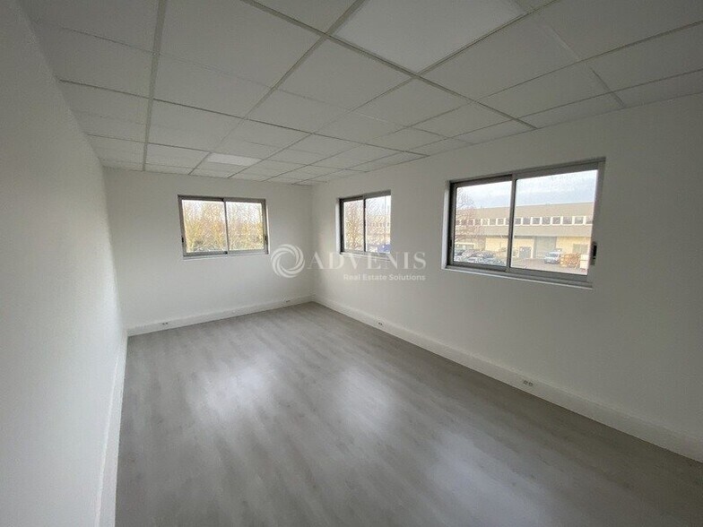 Office in Trappes for sale - Interior Photo - Image 2 of 8