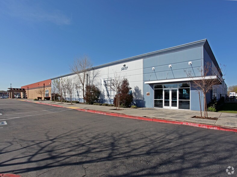 5237 Walnut Ave, Sacramento, CA for lease - Building Photo - Image 1 of 5