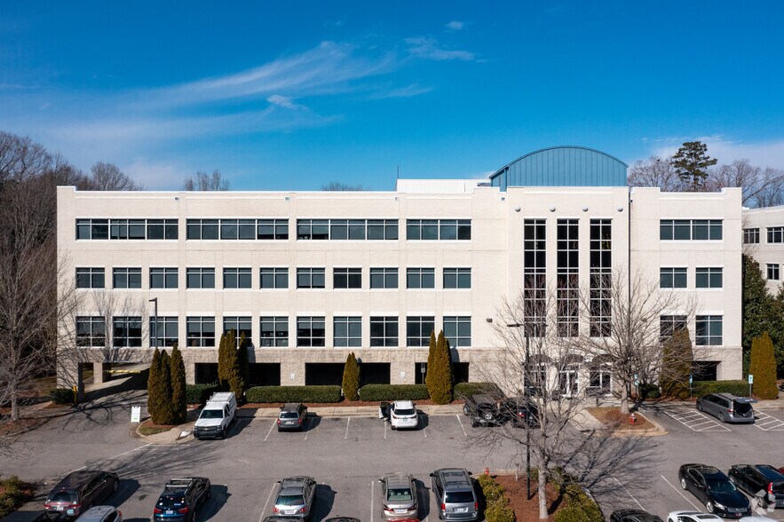 530 New Waverly Pl, Cary, NC à louer - Photo du bâtiment - Image 2 de 14