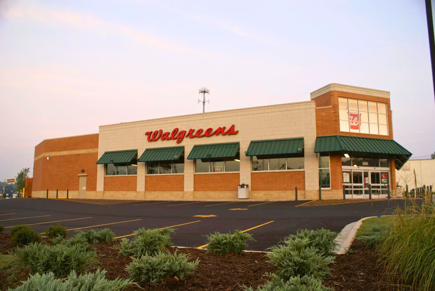 2225 E Walnut Ave, Dalton, GA for lease Building Photo- Image 1 of 1