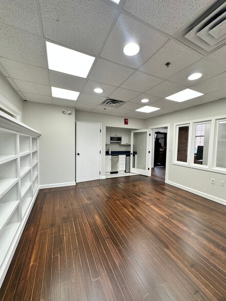 12 Damonmill Sq, Concord, MA for lease - Building Photo - Image 1 of 10