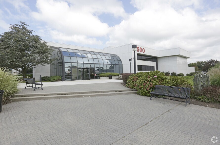 500 N Broadway, Jericho, NY à louer - Photo du bâtiment - Image 2 de 17