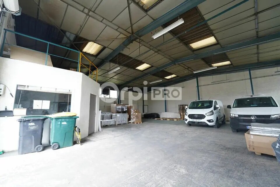 Office in Décines-Charpieu for lease Building Photo- Image 1 of 10