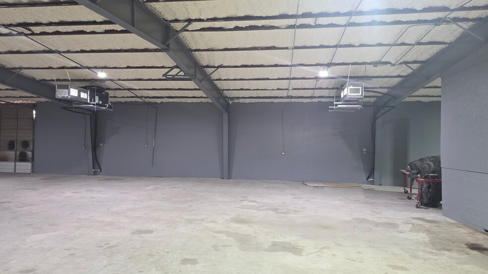 1801 Decker Dr, Baytown, TX for lease - Building Photo - Image 3 of 10