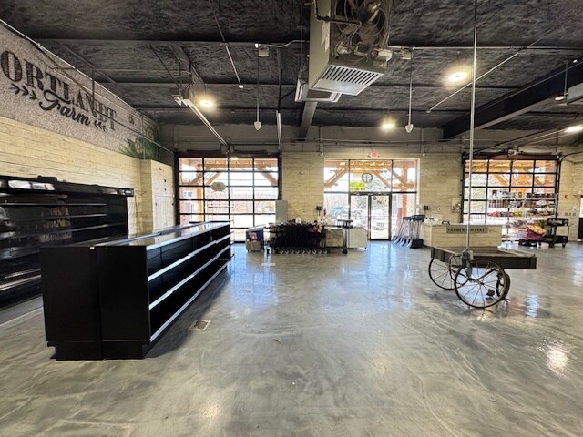 2267 Crompond Rd, Cortlandt Manor, NY à vendre - Photo du bâtiment - Image 2 de 9