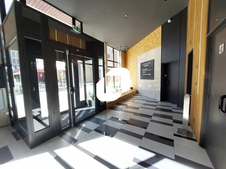 17 Rue Joël Le Theule, Montigny-le-Bretonneux for lease - Building Photo - Image 2 of 14