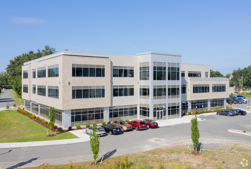 1712 Route 9, Halfmoon, NY à louer - Photo principale - Image 1 de 28