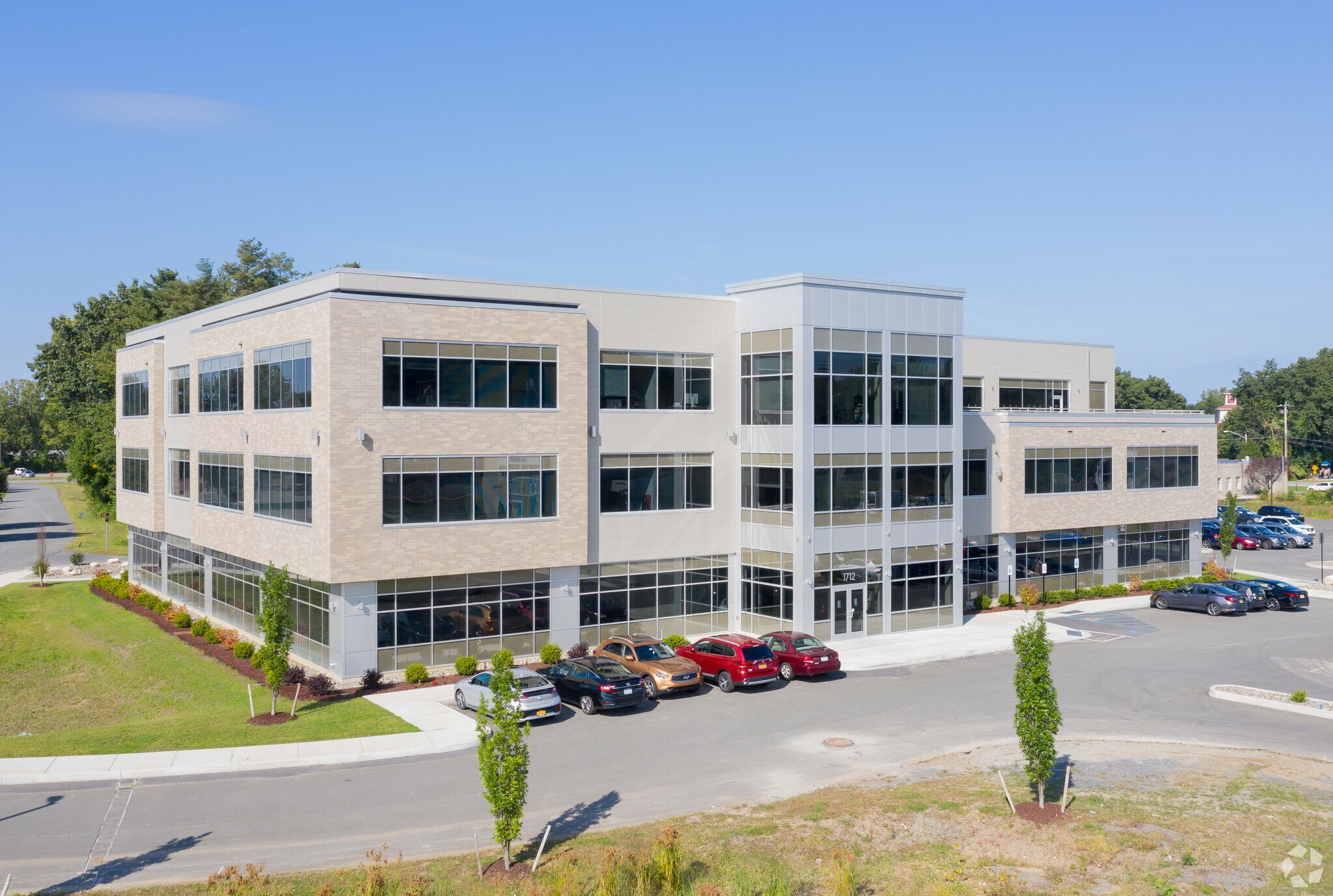 1712 Route 9, Halfmoon, NY à louer Photo principale- Image 1 de 29