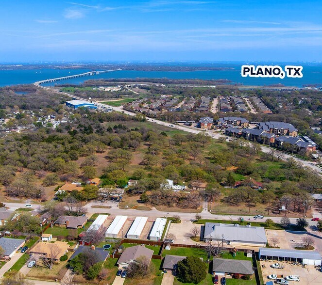 502 N Shady Shores Dr, Lake Dallas, TX à vendre - Photo du bâtiment - Image 2 de 7