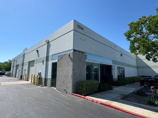 1244 Dupont Ct, Manteca, CA à louer - Photo du bâtiment - Image 2 de 9