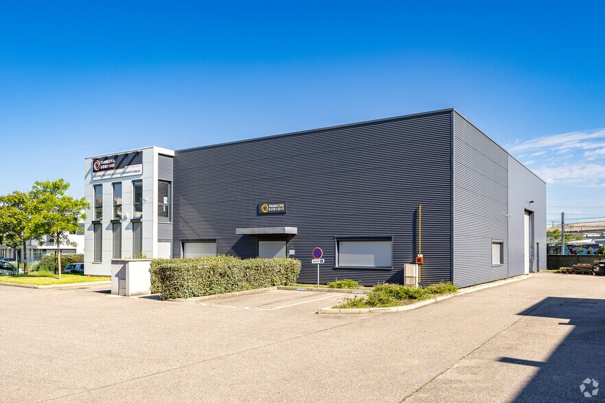 Flex in Vénissieux for sale - Building Photo - Image 3 of 4