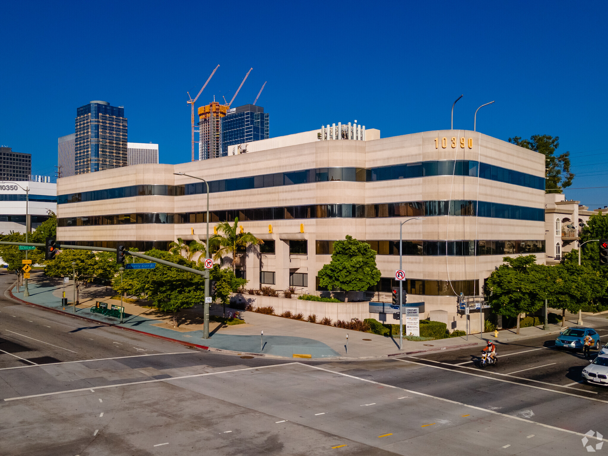 10390 Santa Monica Blvd, Los Angeles, CA à louer Photo du bâtiment- Image 1 de 6