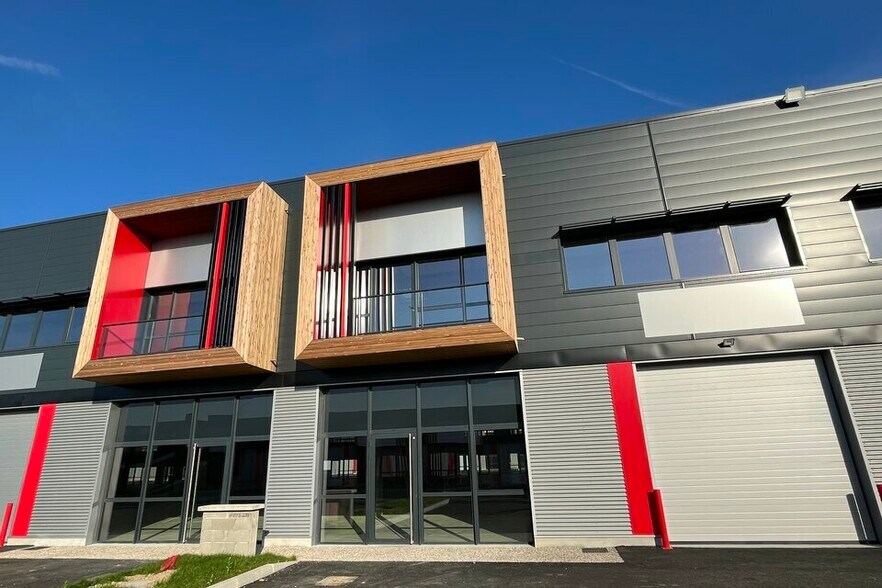 Flex in Le Havre for lease - Building Photo - Image 1 of 4