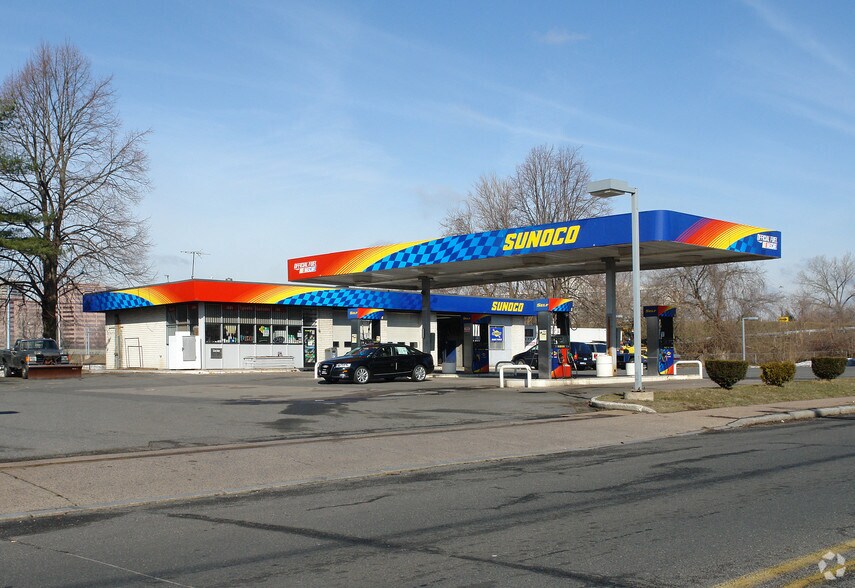 131 Darlin St, East Hartford, CT à vendre - Photo principale - Image 1 de 4