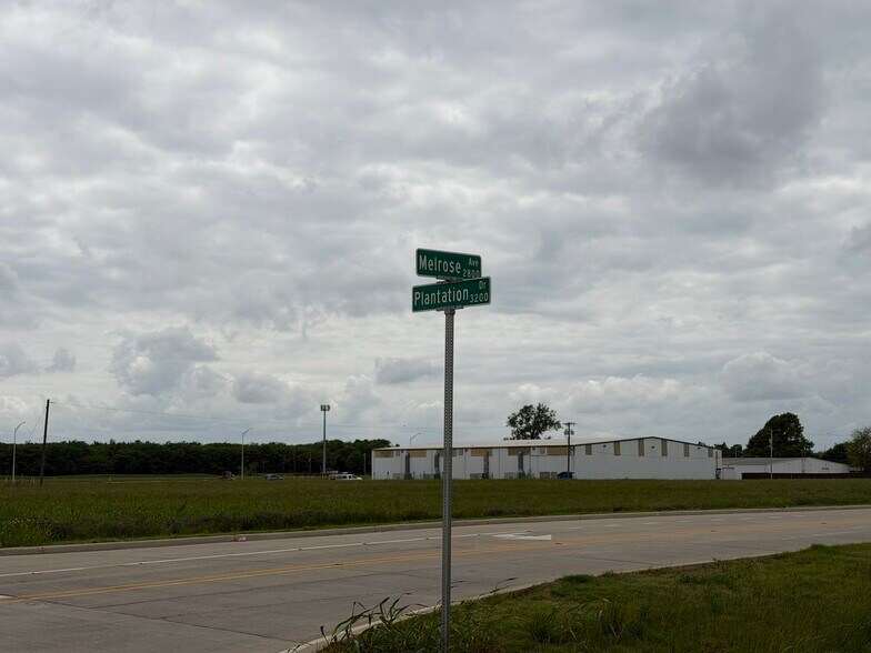 Plantation Drive Dr, Bossier City, LA à vendre - Photo du bâtiment - Image 2 de 8
