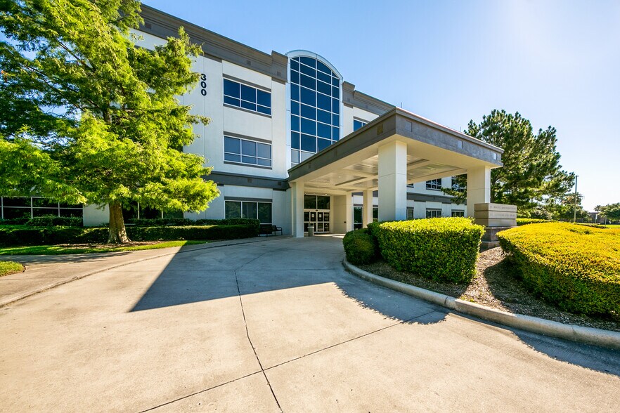 300-350 Kingwood Medical Dr, Kingwood, TX à louer - Photo du bâtiment - Image 1 de 11