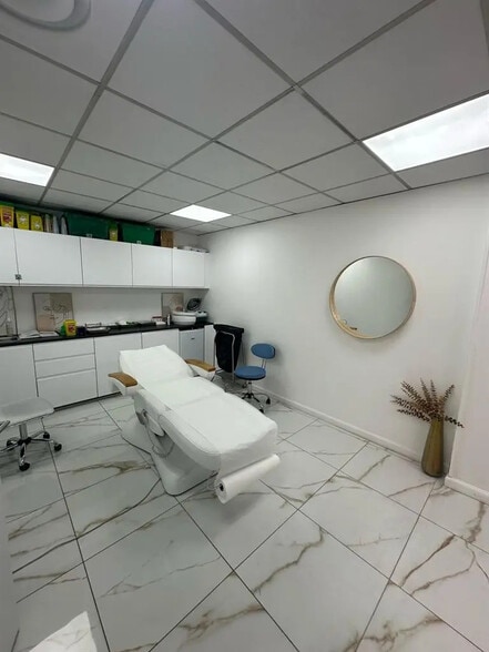 Commerce de détail dans Saint-Maur-des-Fossés à louer - Photo intérieure - Image 2 de 6