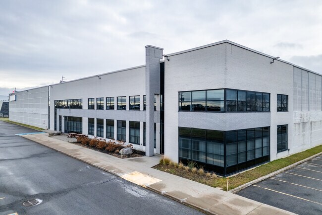 Plus de détails pour 123 Av Avro, Dorval, QC - Industriel à louer