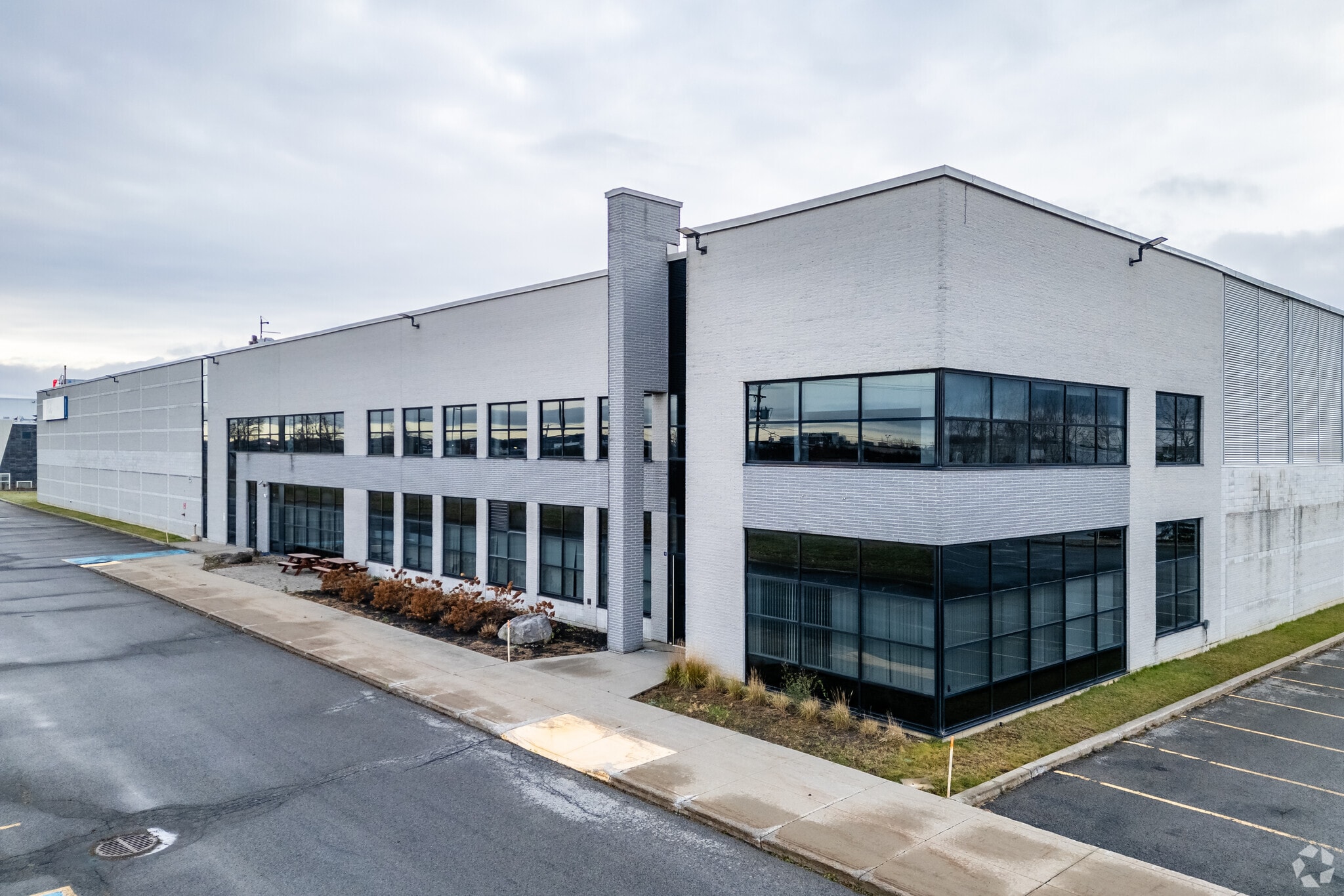 123 Av Avro, Dorval, QC for lease Building Photo- Image 1 of 12