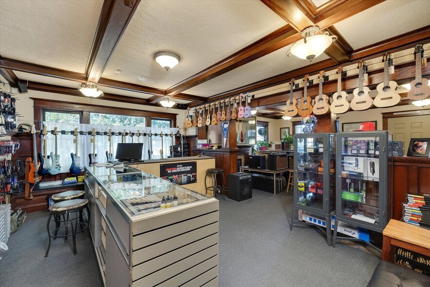 835 N Main Ave, Gresham, OR for sale - Building Photo - Image 3 of 19