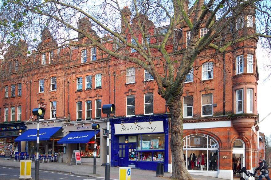 30 Rosslyn Hl, Londres à louer - Photo du bâtiment - Image 2 de 2