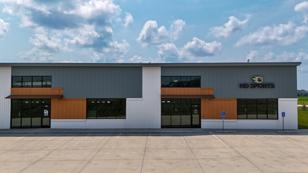 250 Delaware St, Norwalk, IA à louer - Photo du bâtiment - Image 3 de 10