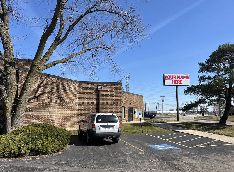 1340-1400 E Higgins Rd, Elk Grove Village, IL for lease - Building Photo - Image 1 of 7