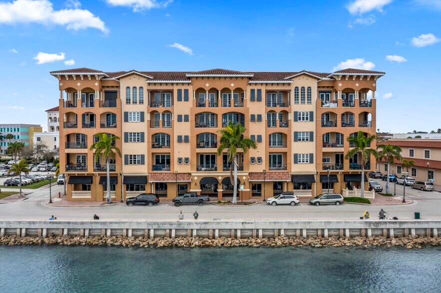 120-140 S Indian River Dr, Fort Pierce, FL à vendre - Photo du bâtiment - Image 1 de 74