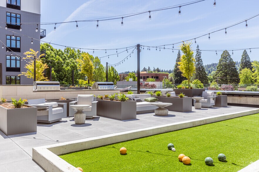 10306 SE Main St, Milwaukie, OR à louer - Photo du bâtiment - Image 3 de 40