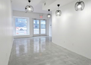 2409-2411 41st Ave, Long Island City, NY à louer Photo intérieure- Image 2 de 13