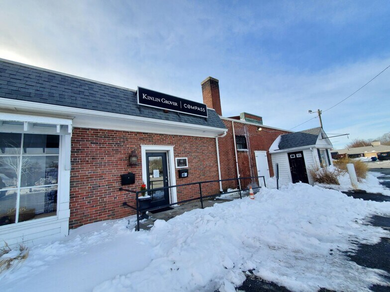 32 Main St, Orleans, MA à vendre - Photo du bâtiment - Image 2 de 16