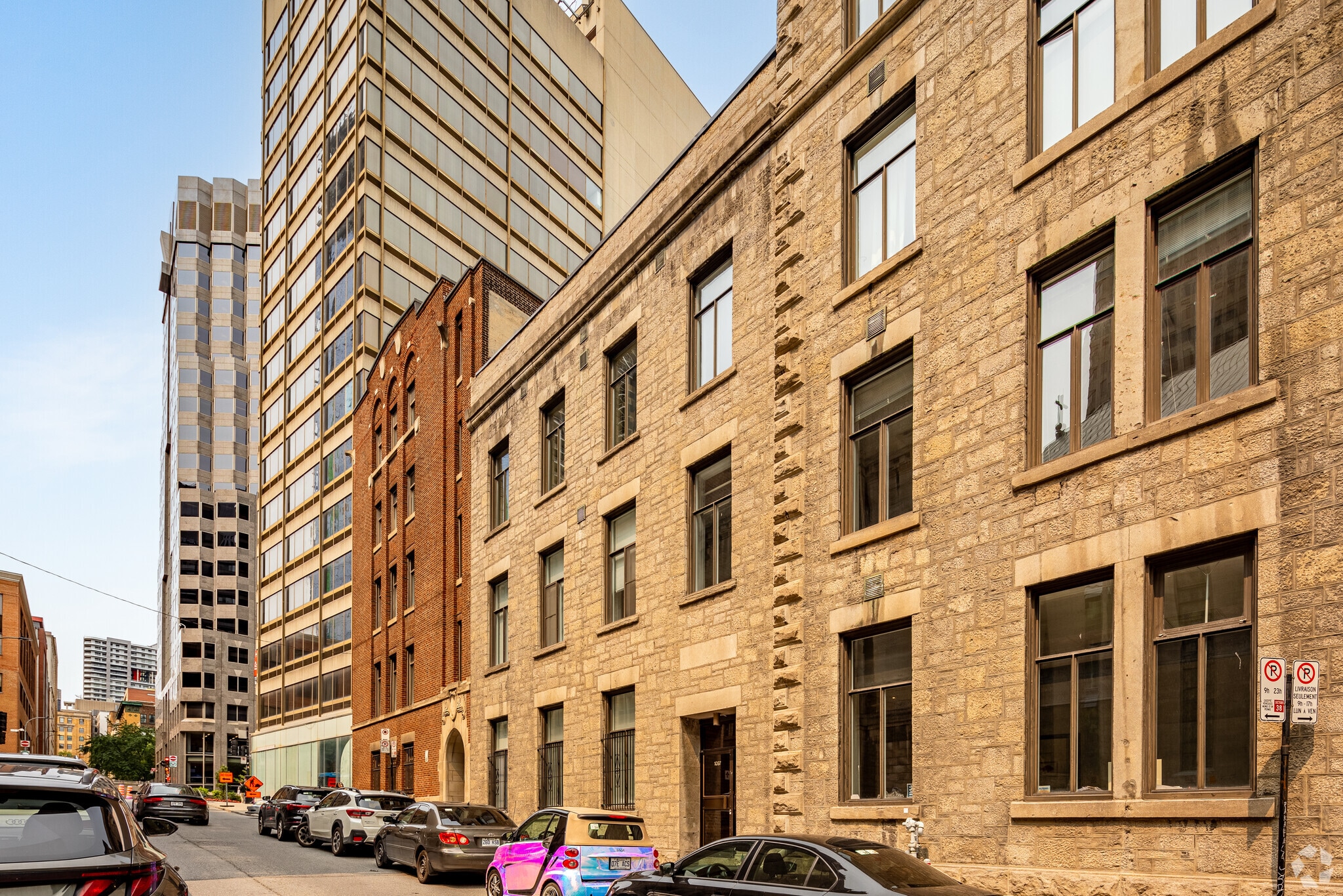 1097 Rue Saint-Alexandre, Montréal, QC à vendre Photo du bâtiment- Image 1 de 1